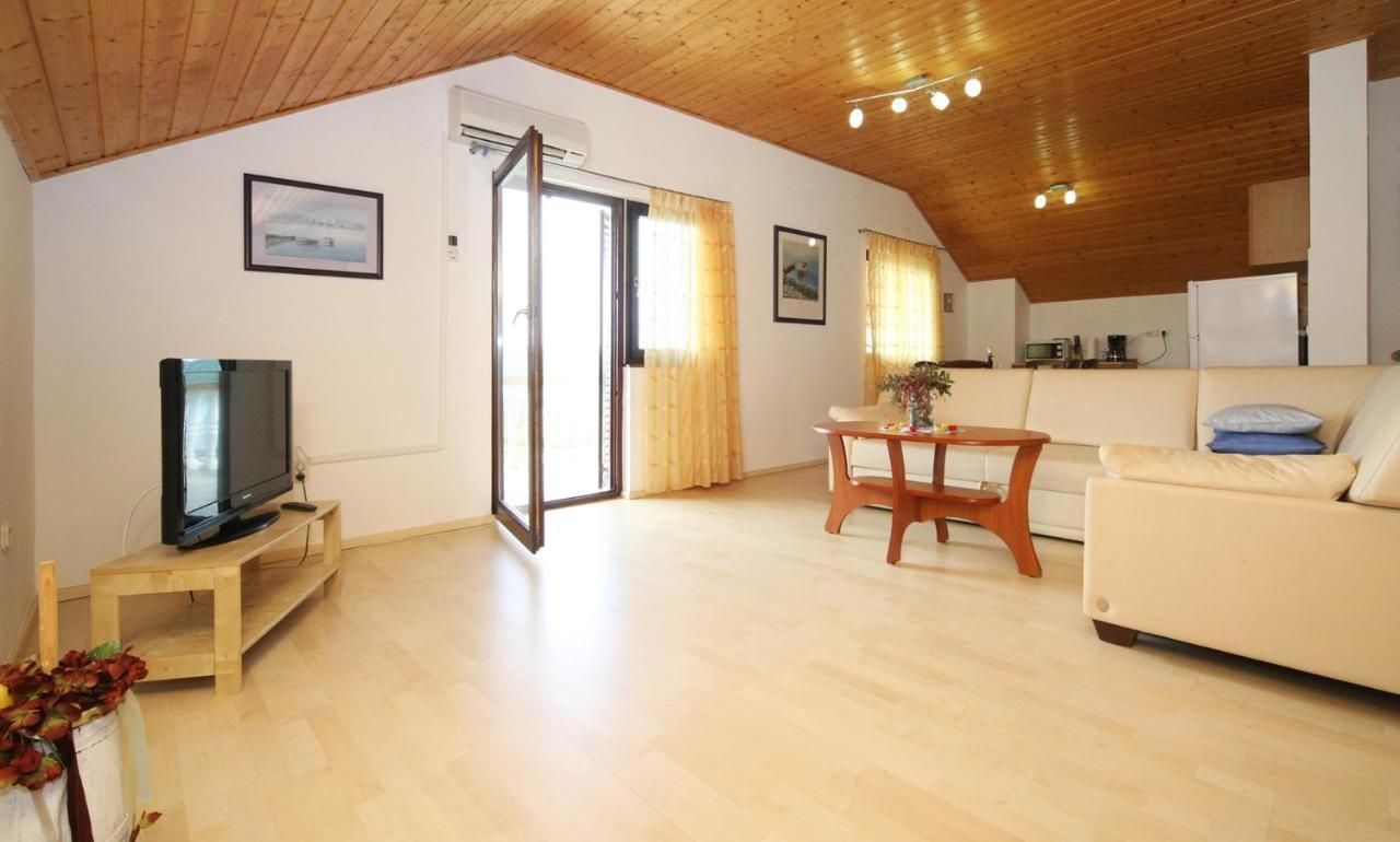 Apartments Mond Gornji Karin Luaran gambar