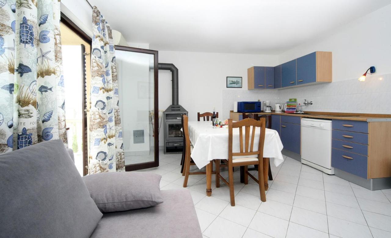 Apartments Mond Gornji Karin Luaran gambar