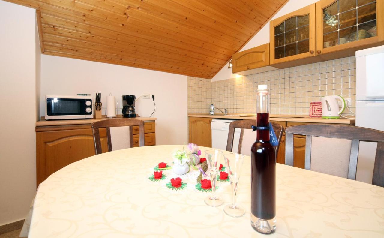Apartments Mond Gornji Karin Luaran gambar